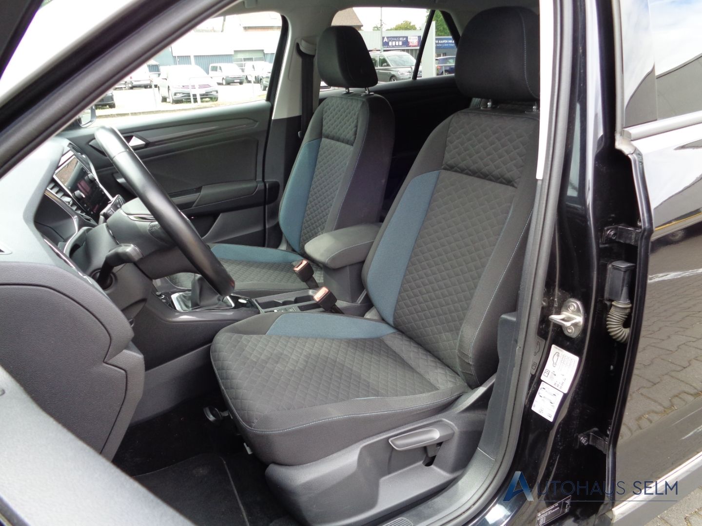 Volkswagen T-Roc 1.6 TDI IQ.DRIVE - Samsaru's Car Outlet