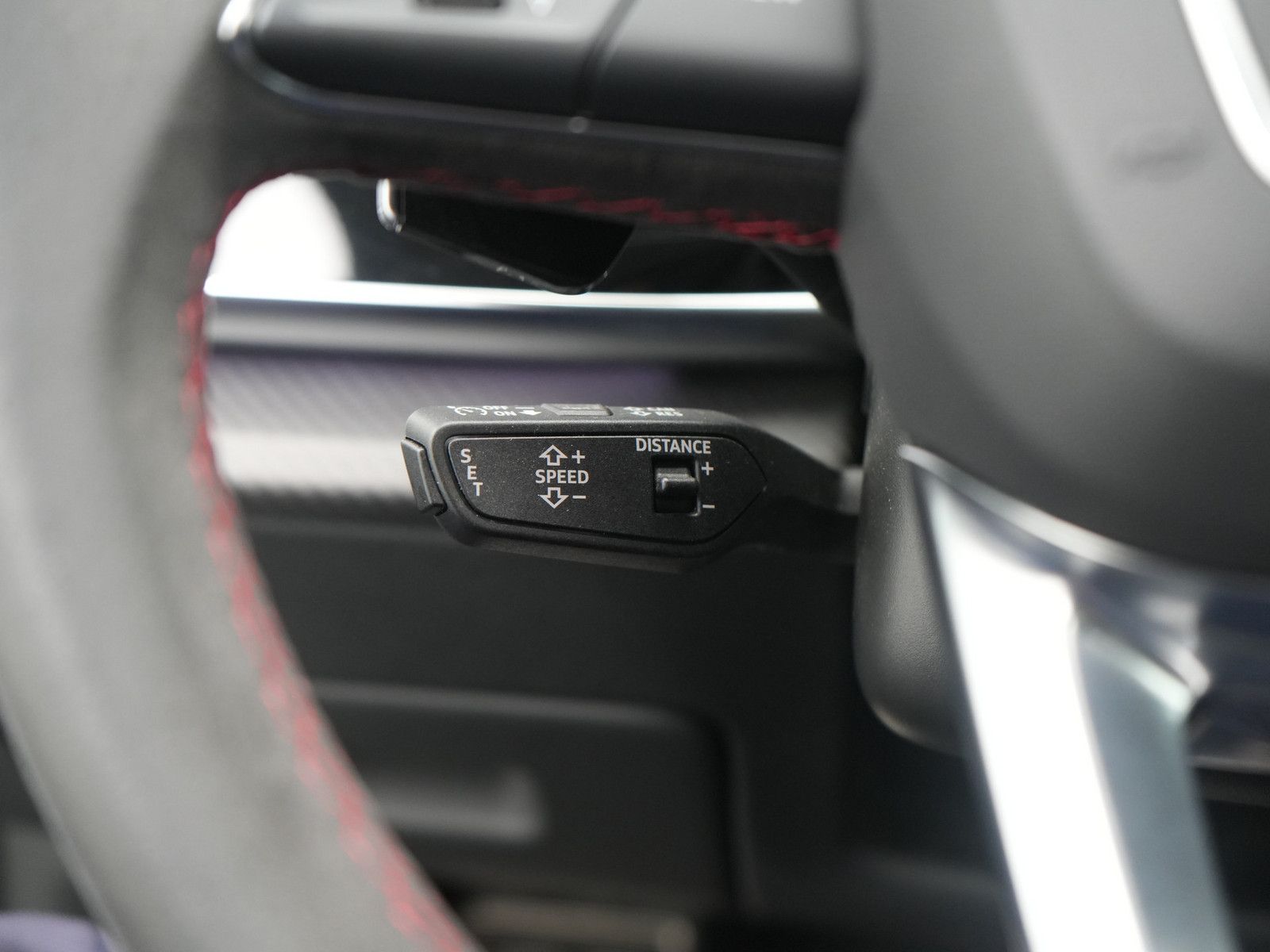 Audi RS Q8 305KMH MATRIX HUD B&O NACHTSICHT LEDER ACC