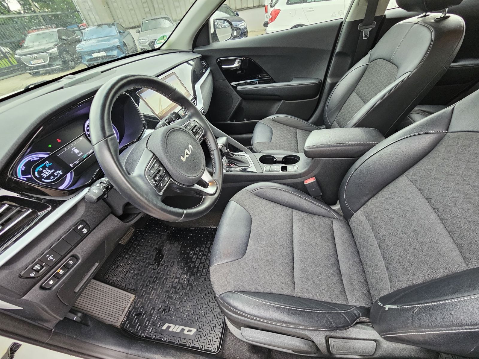 Kia Niro Vision Plug-in Hybrid - Samsaru's Car Outlet
