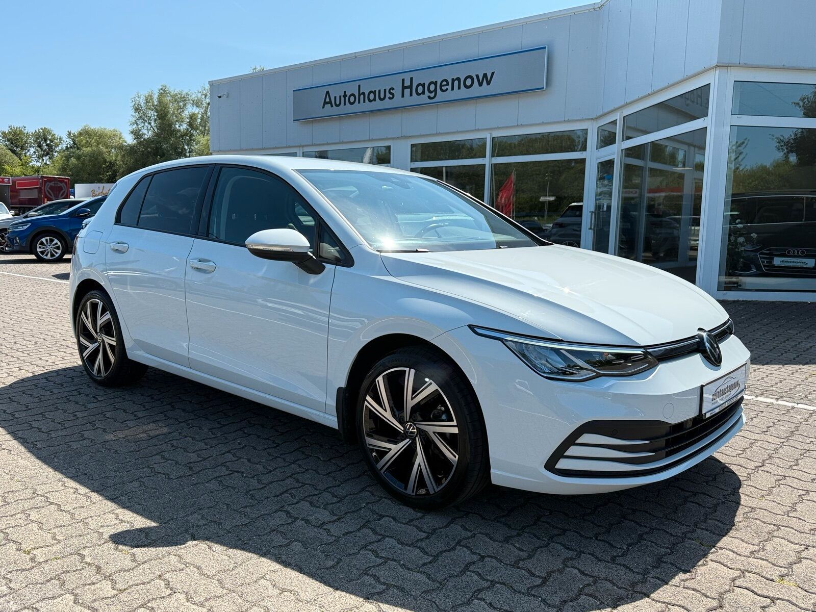 Volkswagen 1.5 eTSI Life - Samsaru's Car Outlet