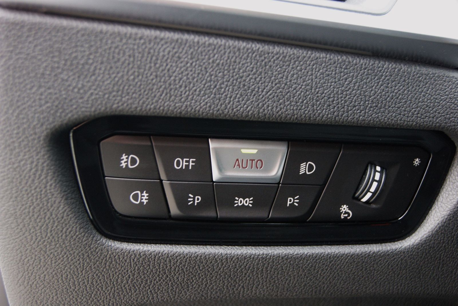 BMW 320d LIM SPORT-LINE - Samsaru's Car Outlet