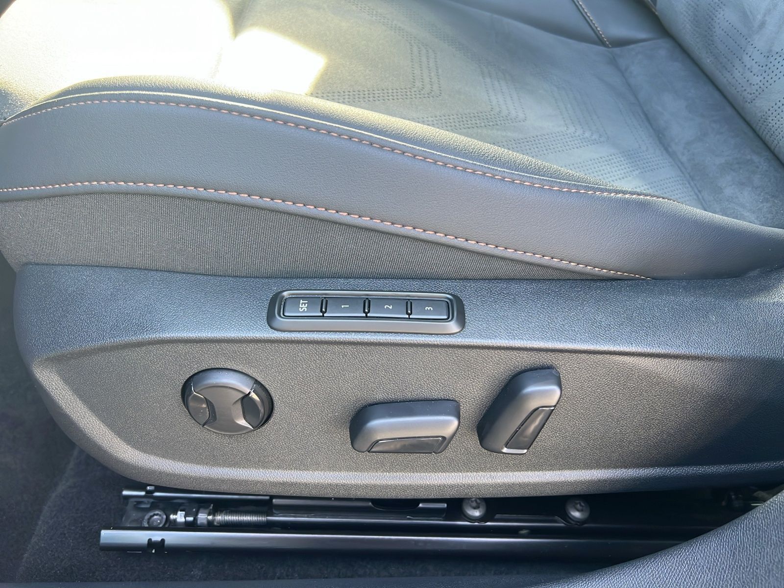 Cupra Formentor VZ 2.0 TSI LM19 PANO AHK SENNHEISER 36