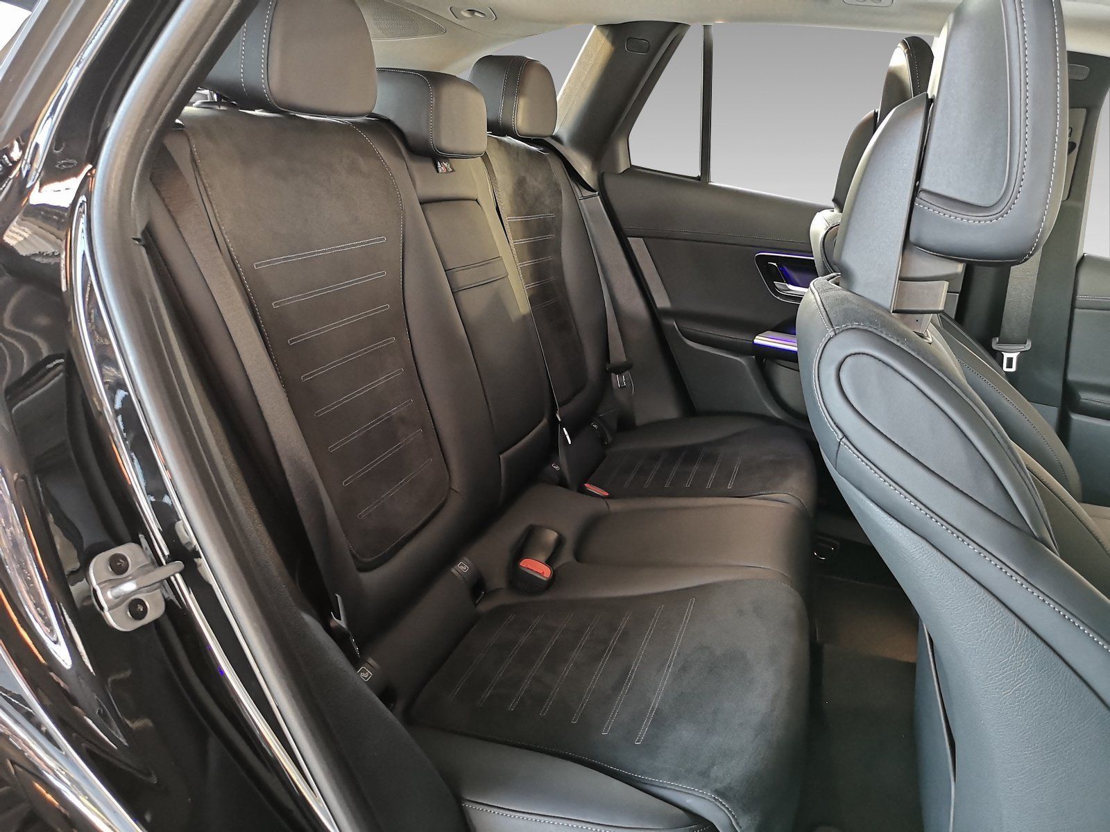 Mercedes-Benz GLC 300 4M AMG PREMIUM+PANO+AHK+STANDHEIZUNG+360