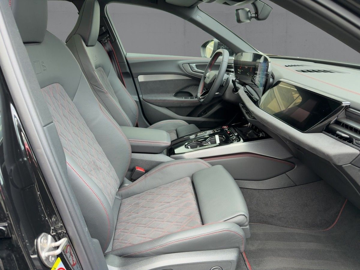 Audi A5 Avant e-hybrid 220kW S-LINE MATRIX+AHK+PANO