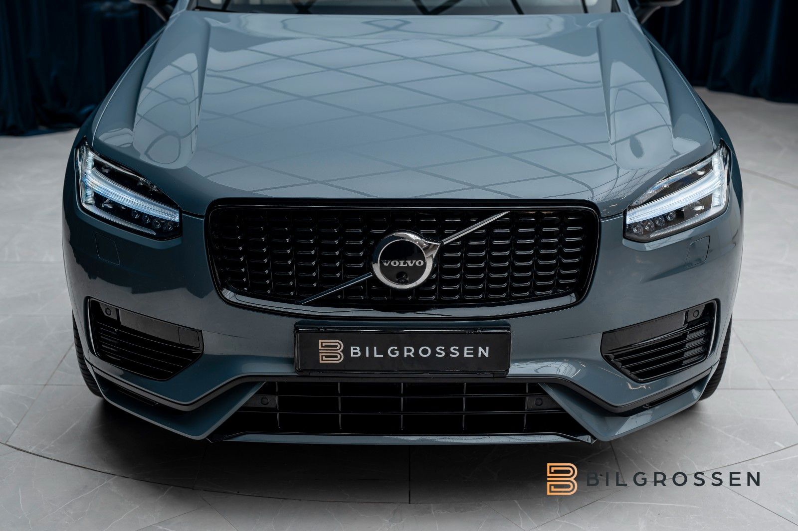 Volvo XC90 T8 Recharge Ultimate Dark B&W Pano HUD