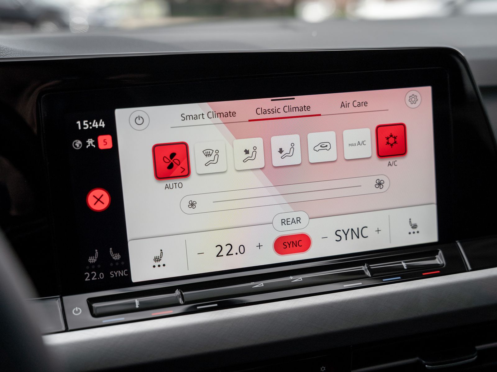 Volkswagen Golf Life 1.5 eTSI DSG - Samsaru's Car Outlet