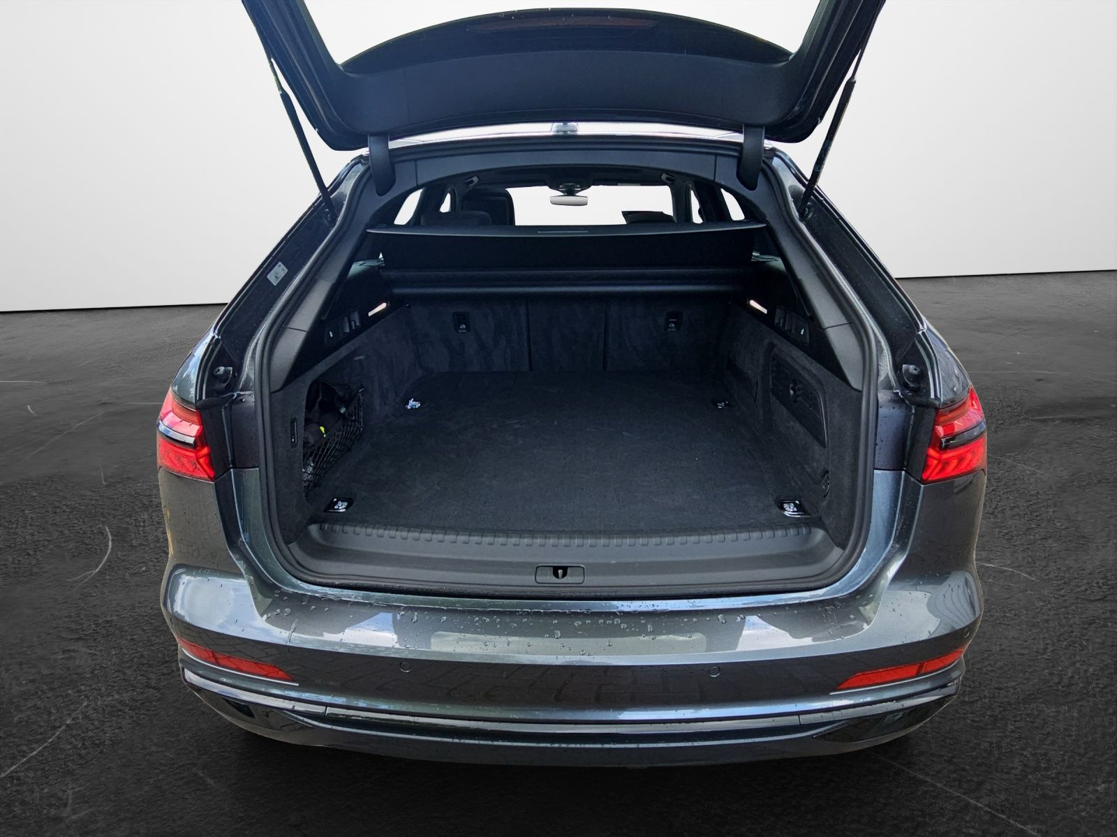 Audi A6 Avant TFSI 55 e quattro S tronic S line  Head