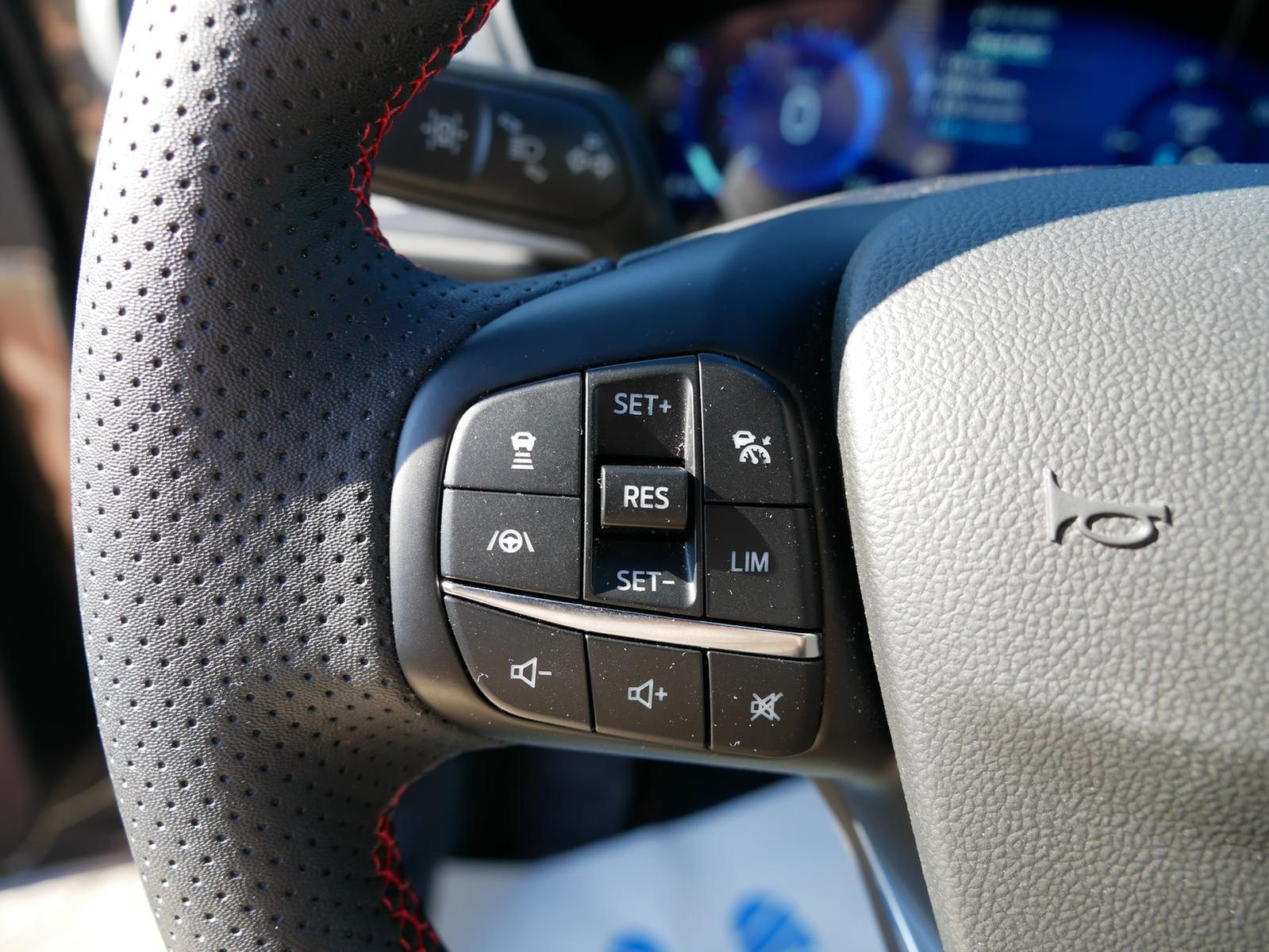 Ford Kuga Plug-In Hybrid ST-Line X - Samsaru's Car Outlet