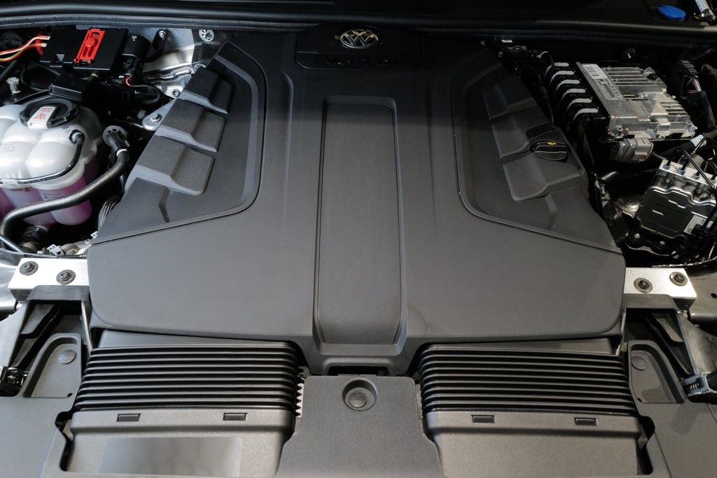 Volkswagen Touareg 3.0TDI R-Line - Samsaru's Car Outlet