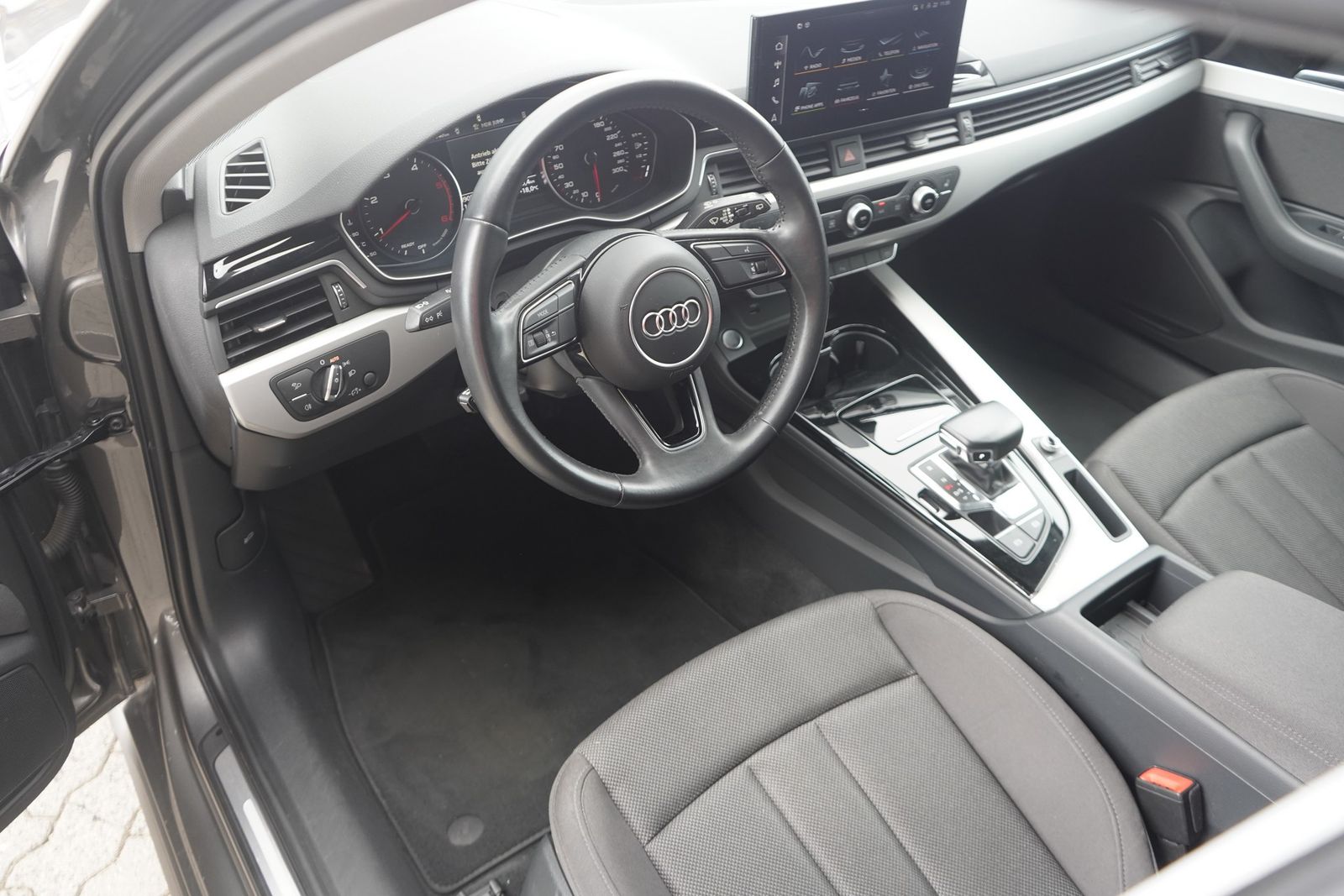 Audi A4 2.0 TDI Avant - Samsaru's Car Outlet