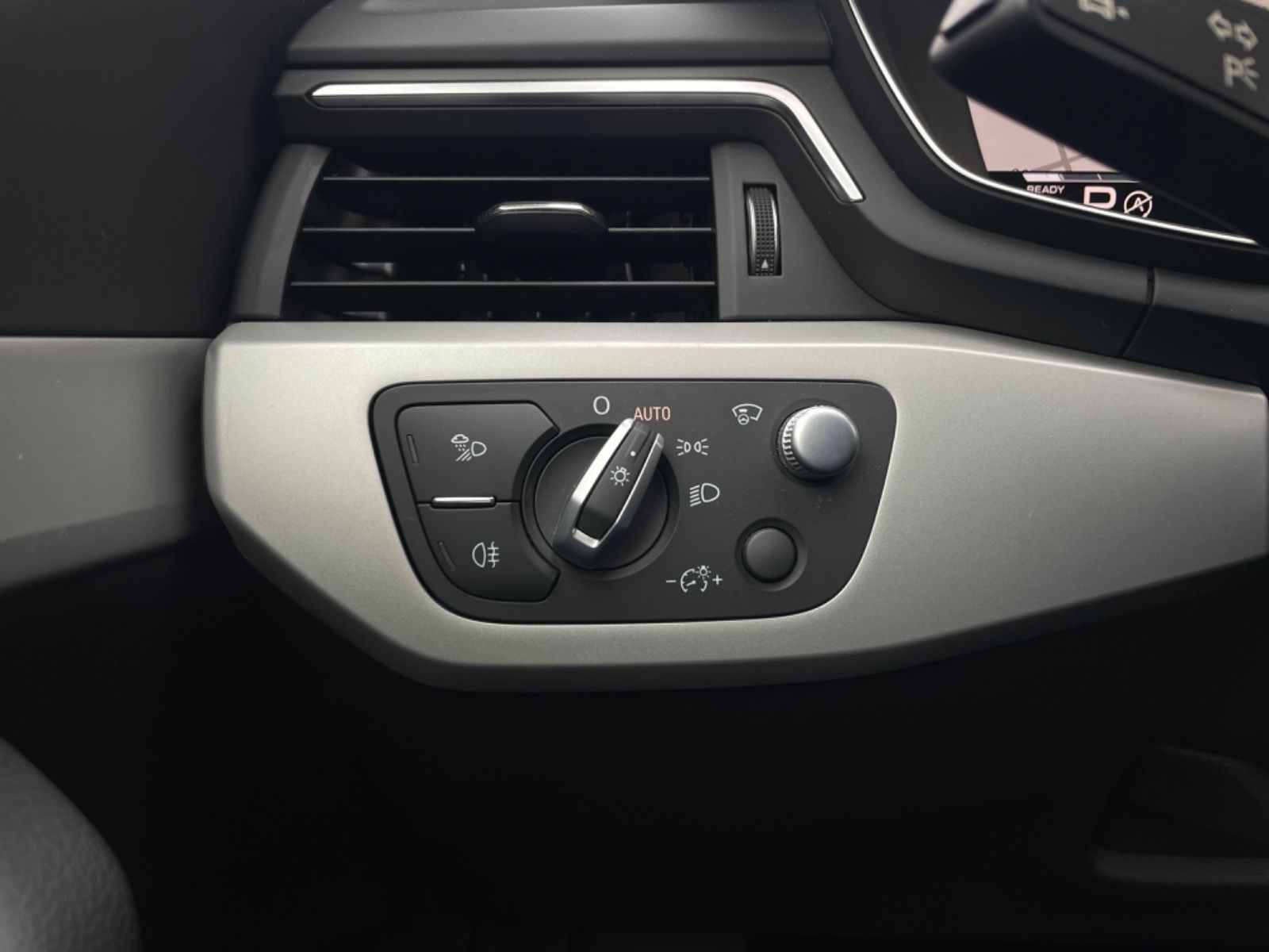 Audi A4 Lim. 40 TDI quattro advanced