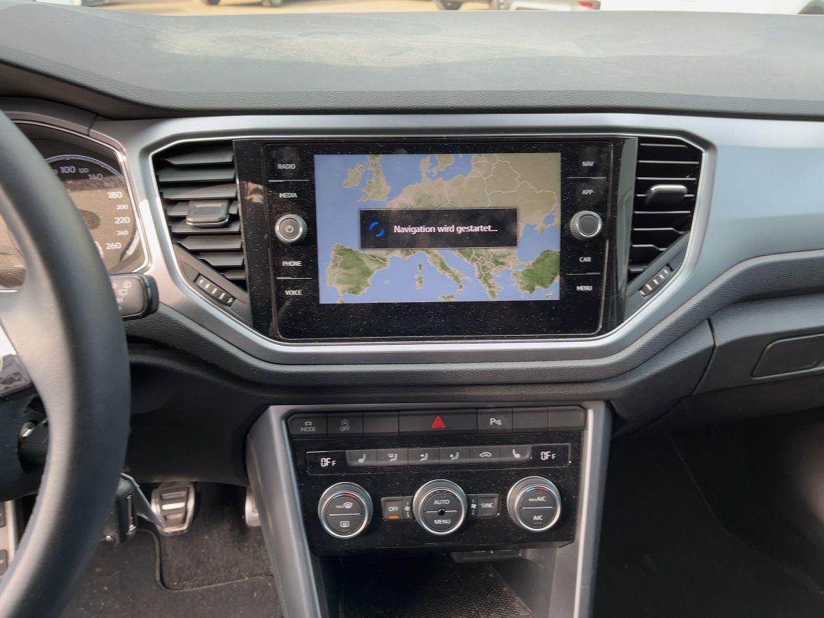 Volkswagen T-Roc 2.0 TDI Style - Samsaru's Car Outlet