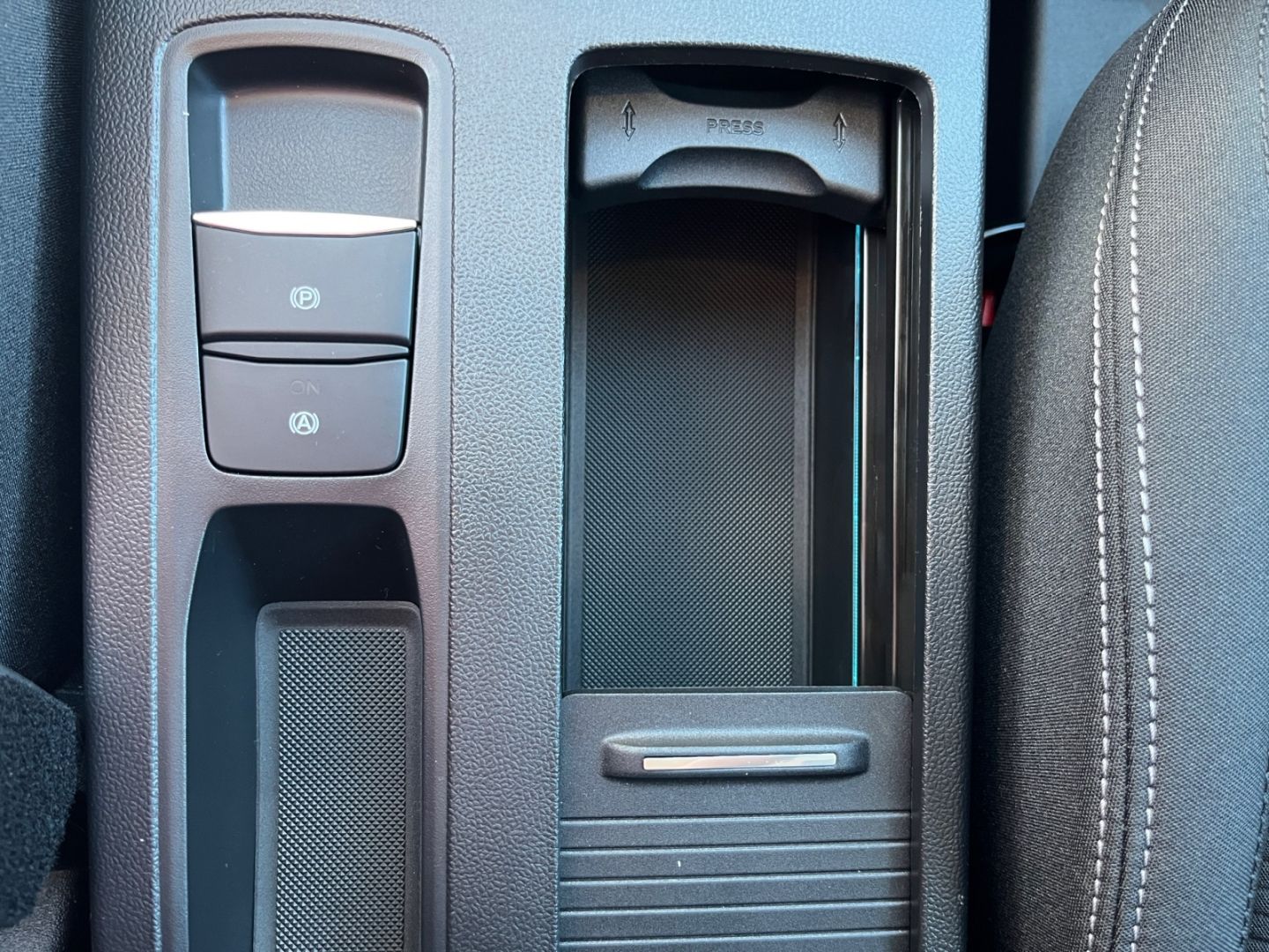 Ford Focus Turnier Titanium X Ganzj.-Reifen Winterpak