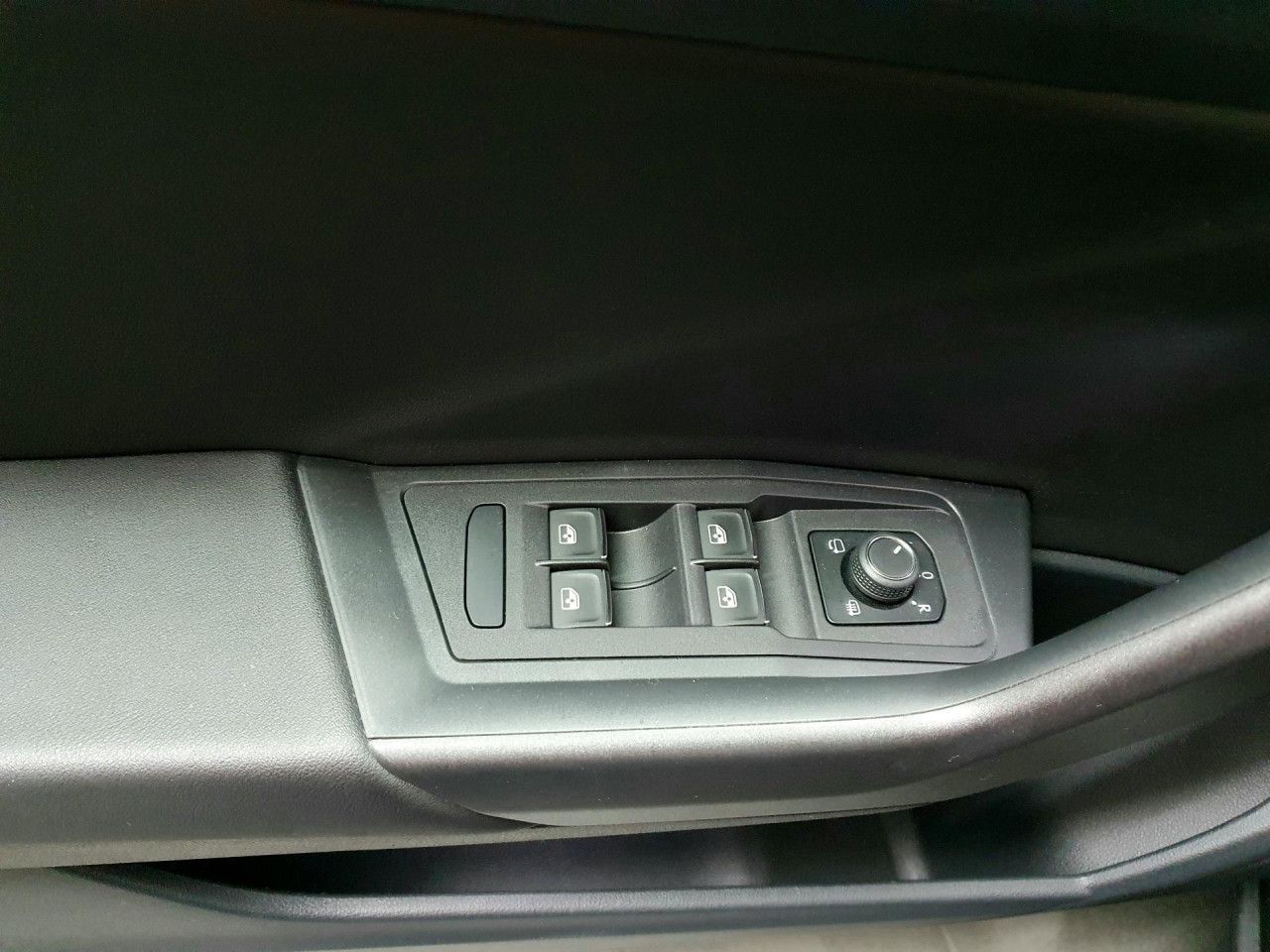 Volkswagen T-Roc 1.5TSI DSG R-Line - Samsaru's Car Outlet
