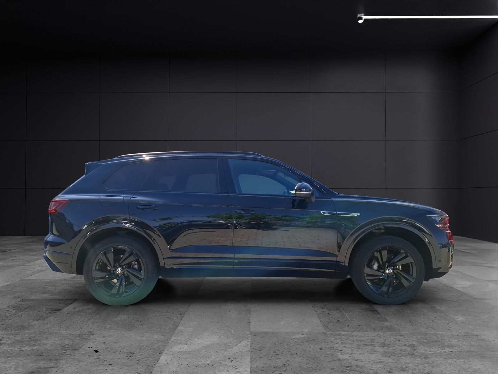 Volkswagen Touareg TDI R-Line 4M - Samsaru's Car Outlet
