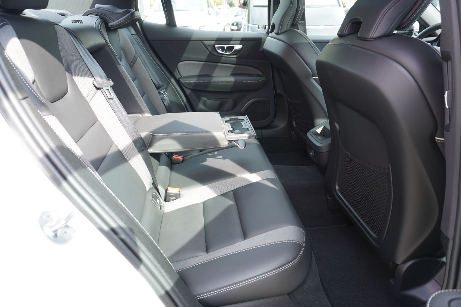 Volvo S60 2.0 M-Hybrid Plus Dark LED Panorama 360° DAB