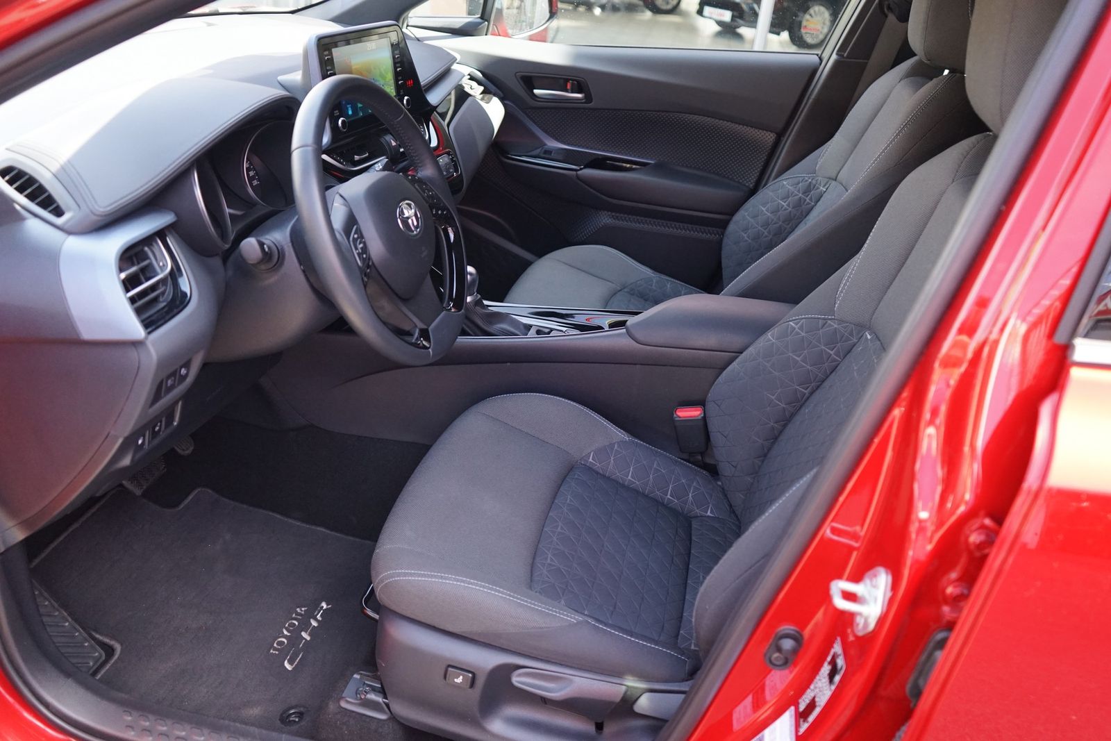 Toyota C-HR 2.0 Hybrid Team - Samsaru's Car Outlet