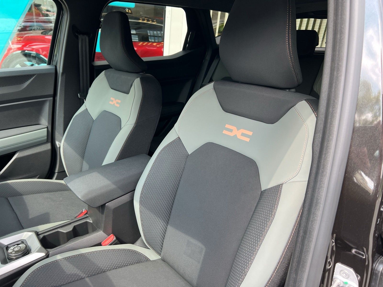 Dacia Duster TCe 130 Journey - Samsaru's Car Outlet