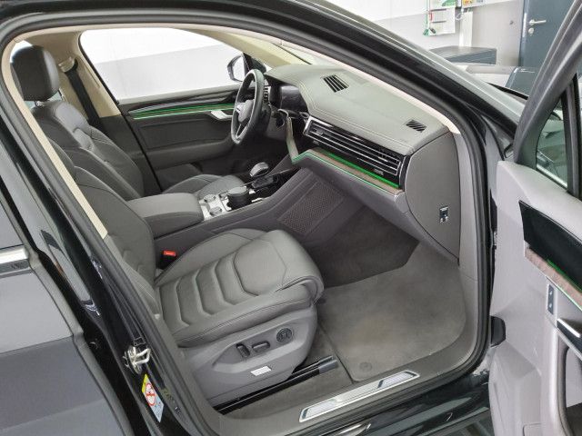 Volkswagen Touareg Atmosphere 3.0 V6 TDI DSG - Samsaru's Car Outlet