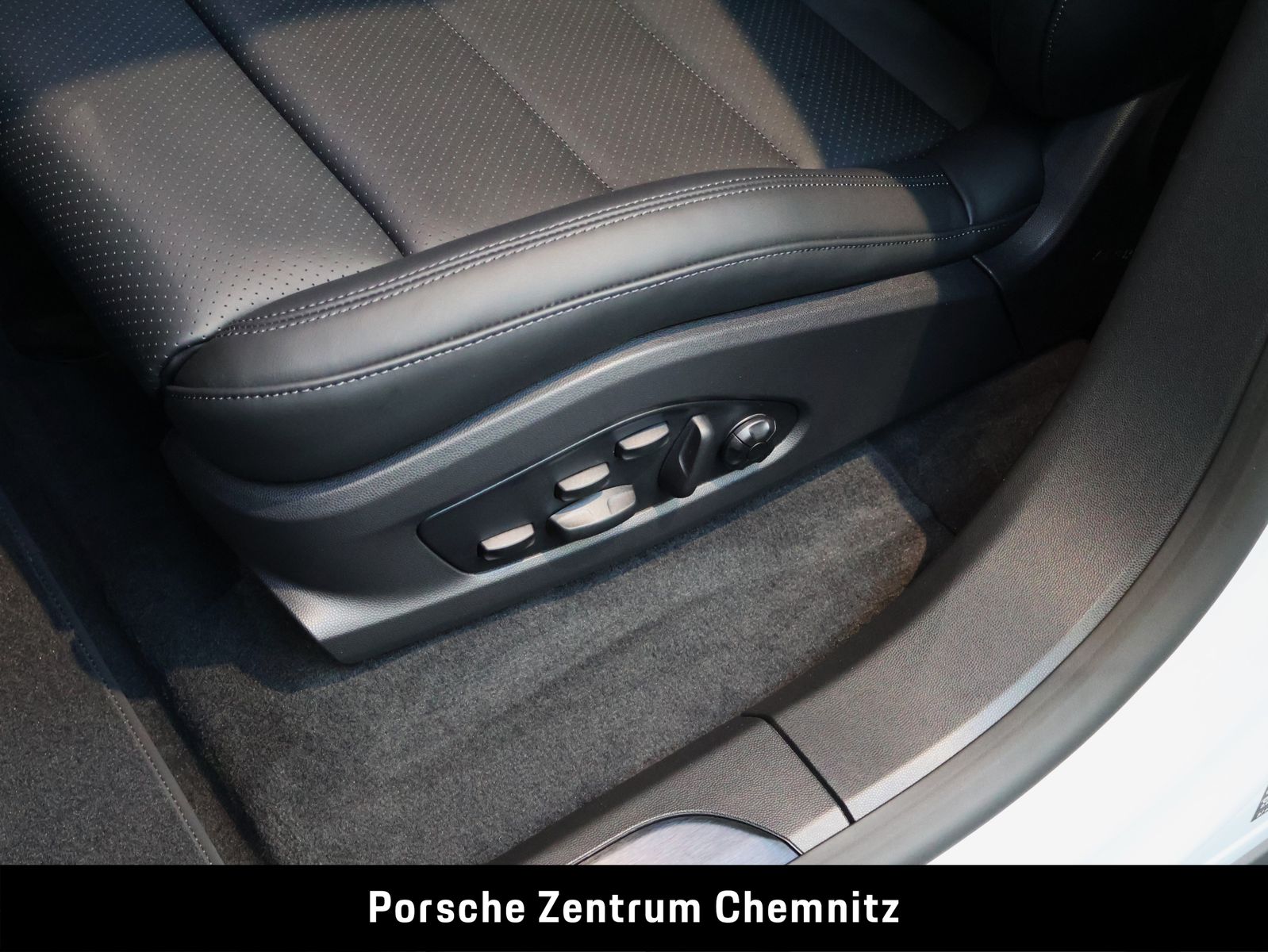 Porsche Macan 4 Electric BEV!;Pano;Luft;BOSE