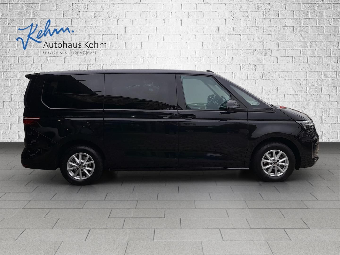 Volkswagen Multivan Life 2.0 TDI - Samsaru's Car Outlet
