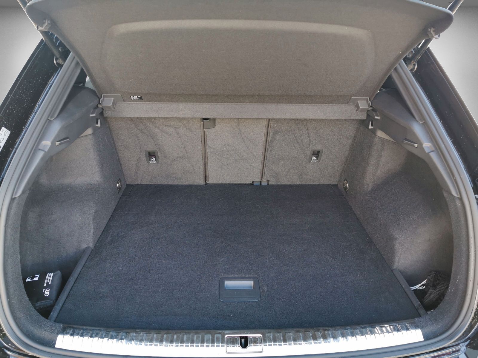 Audi Q3 S line 40 TDI quattro - Samsaru's Car Outlet