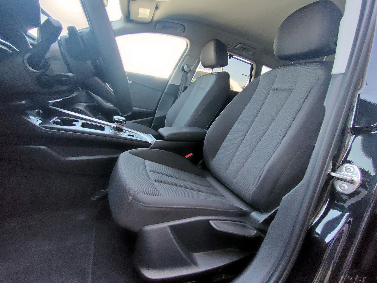 Audi A4 Avant 35 TFSI S line - Samsaru's Car Outlet