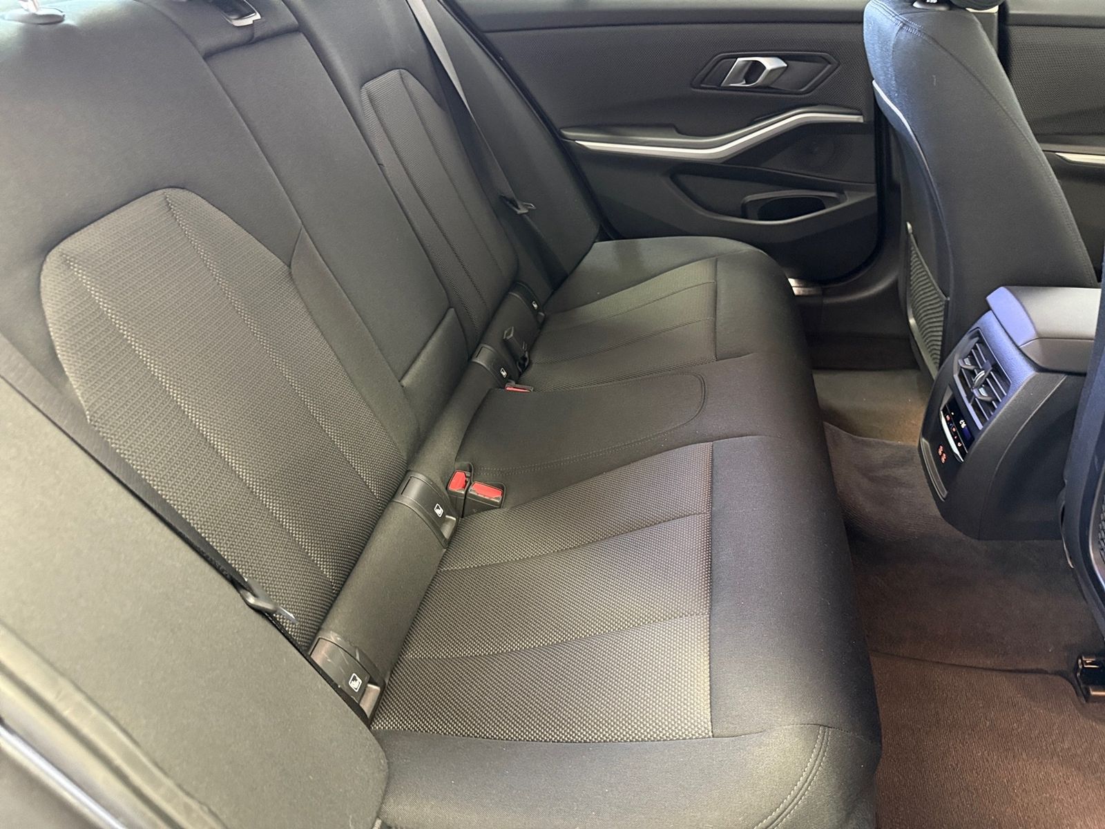 BMW 320e Limousine - Samsaru's Car Outlet