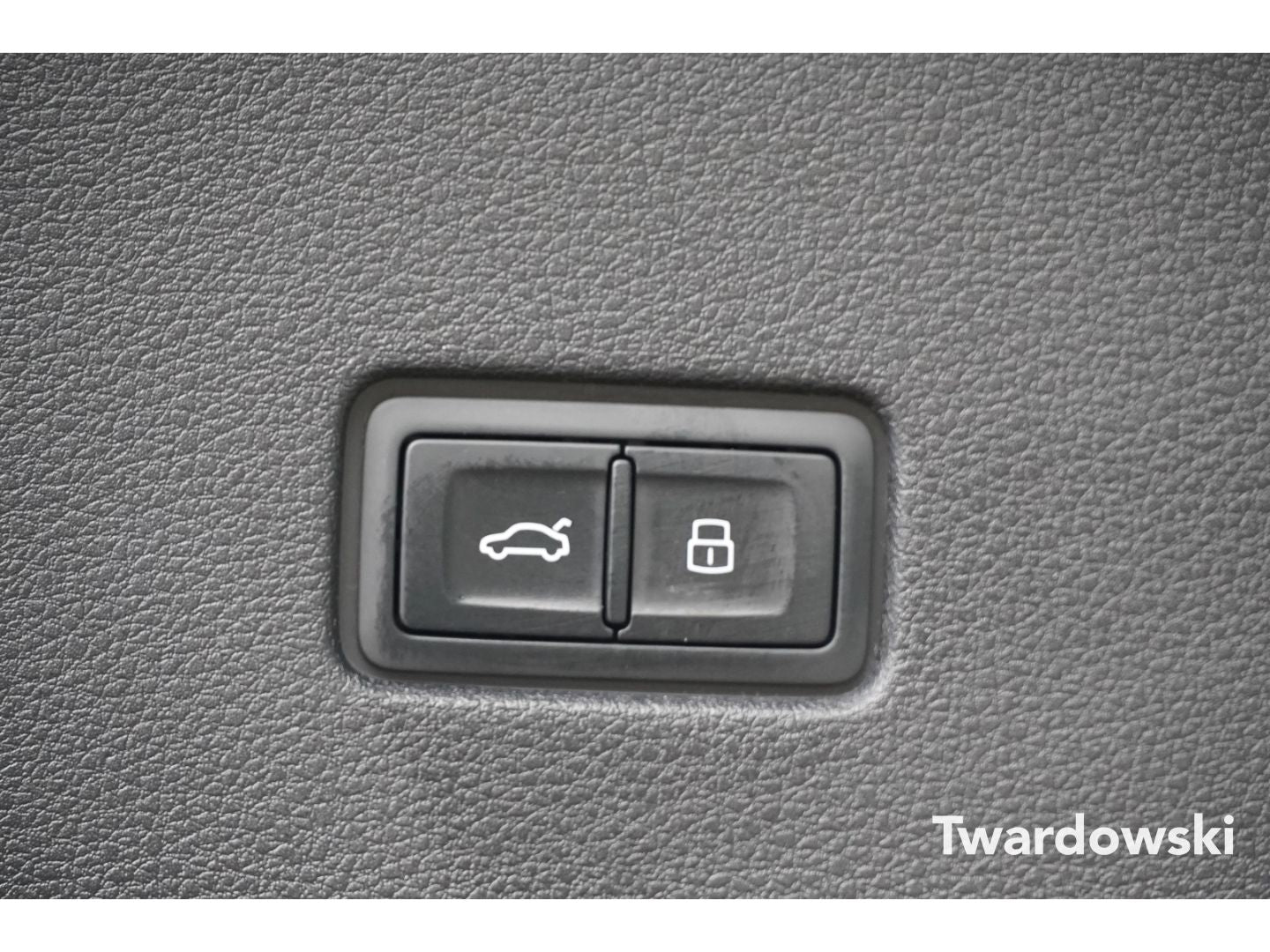 Audi Q8 50 TDI S line Pano HUD Matrix 23'' B&O AHK 36