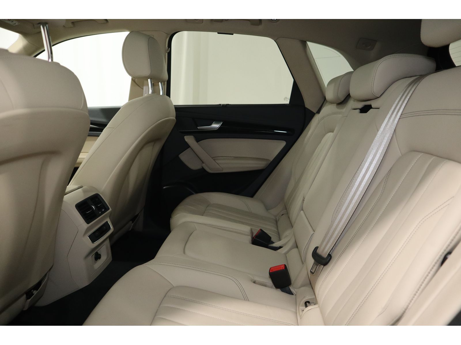 Audi Q5 50 TFSI e quattro S line - Samsaru's Car Outlet