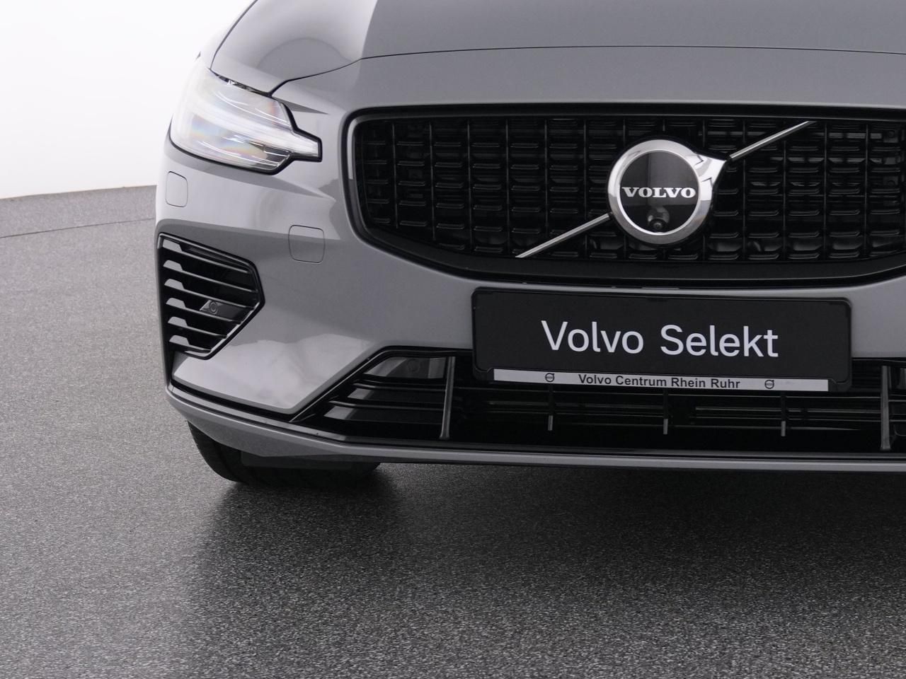 Volvo V60 T6 Recharge AWD PlusDark+AHK+PANO+360°+LM 19