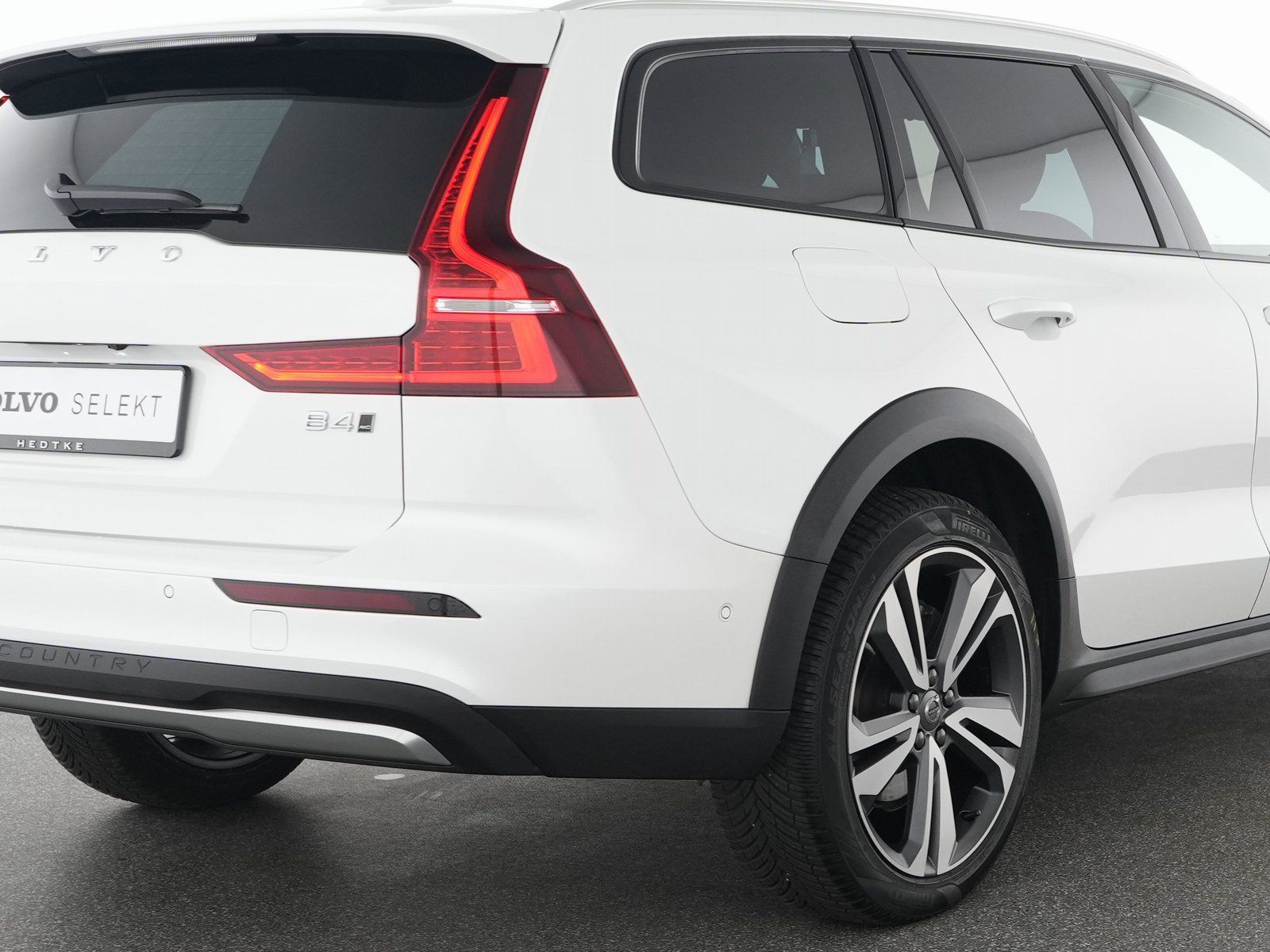 Volvo V60 CC B4 AWD Ultimate SONDERFINANZIERUNG 1,99%*