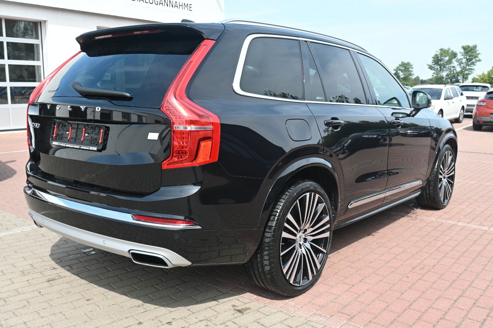Volvo XC90 T8 Inscription - Samsaru's Car Outlet