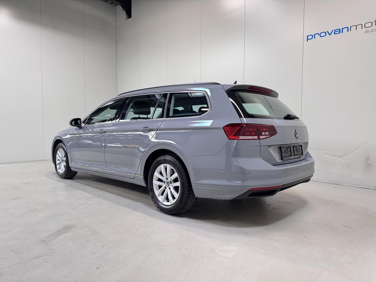 Volkswagen Passat 1.5 Benzine - Samsaru's Car Outlet
