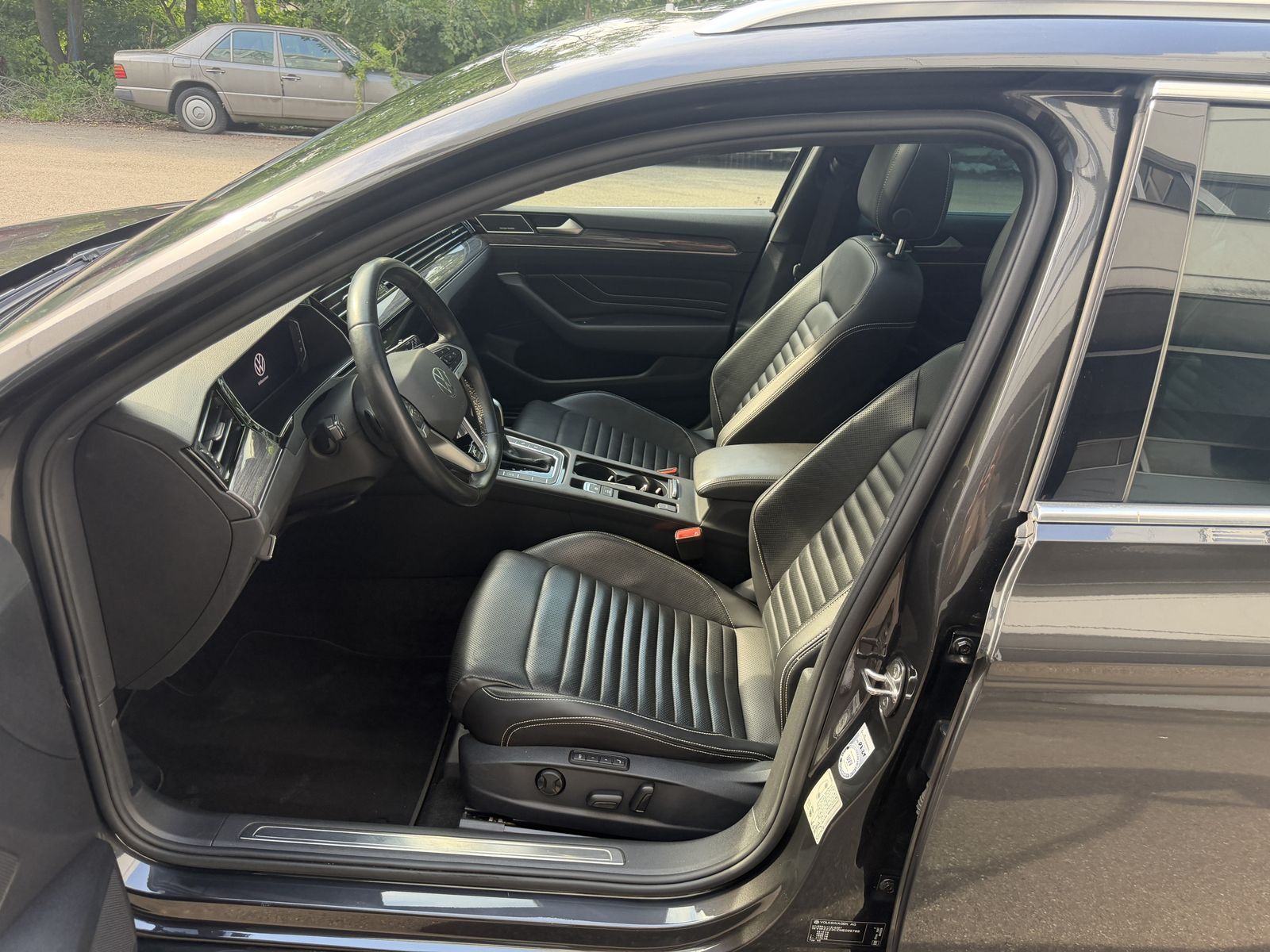 Volkswagen Passat R-Line LED Virtual Pano Massage H&K AHK