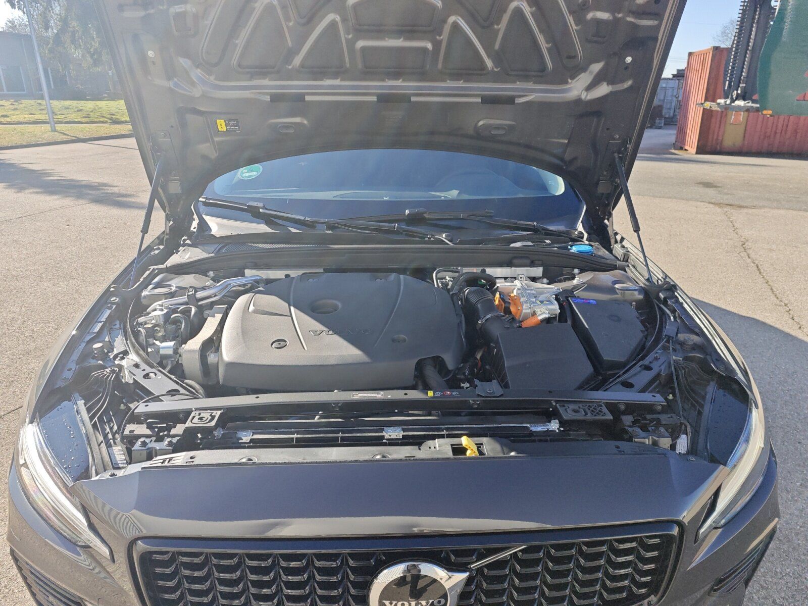 Volvo V 60 T6 Twin AWD Plus Dark *Anhängevorr.*Plug-In