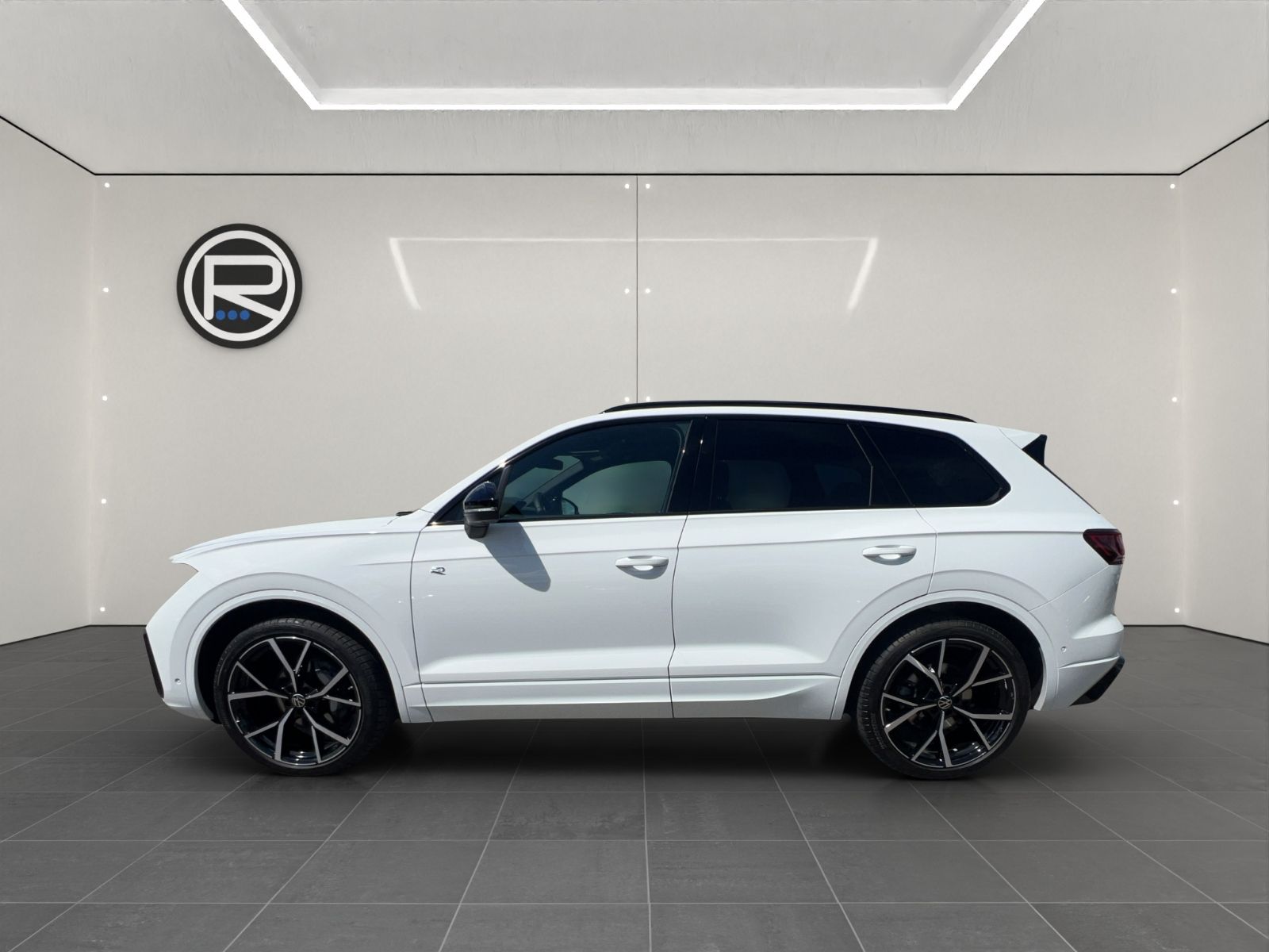 Volkswagen Touareg 3.0 l V6 TDI SCR R-Line 4MOTION - Samsaru's Car Outlet
