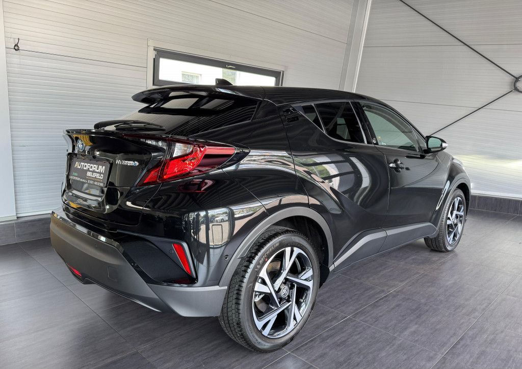 Toyota C-HR 1.8 Hybrid Team - Samsaru's Car Outlet