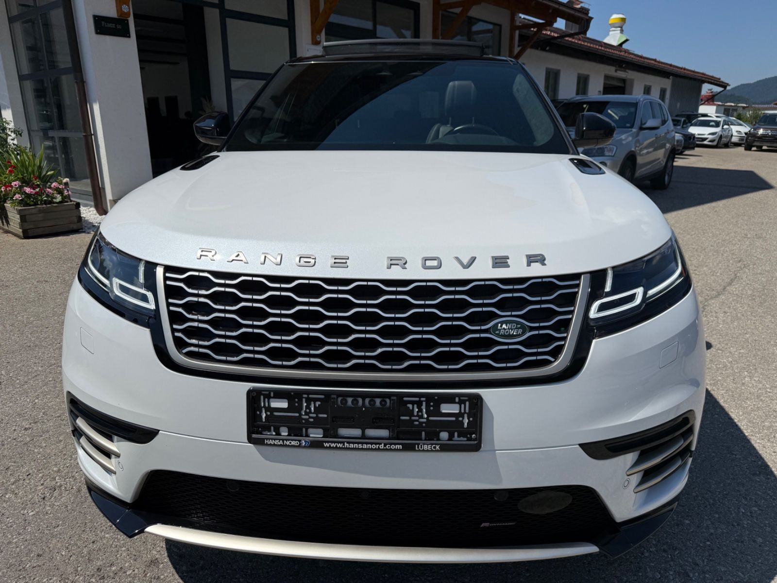Range Rover Velar D300 Auric Edition - Samsaru's Car Outlet