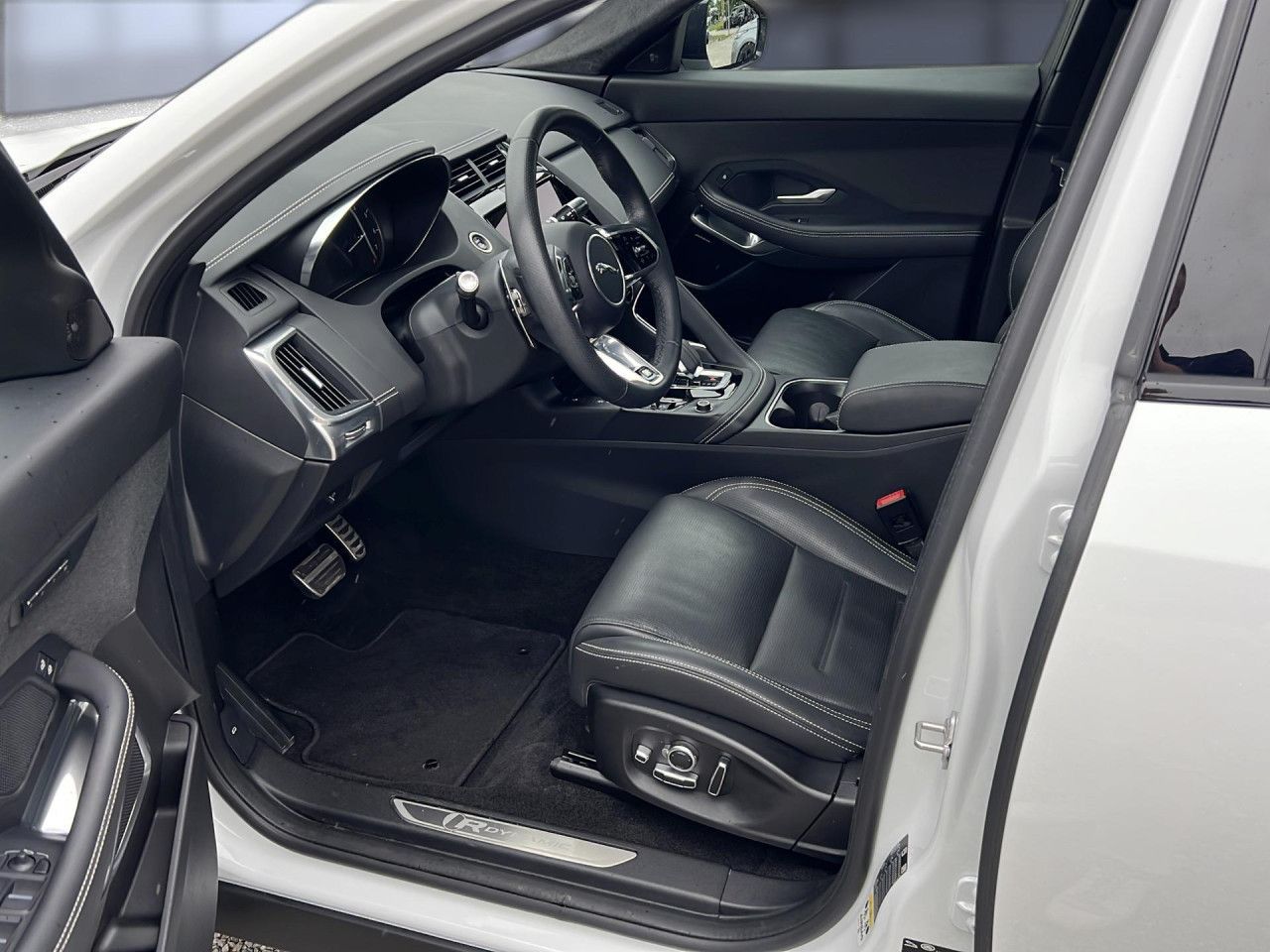 Jaguar E-Pace P250 AWD R-Dynamic Black