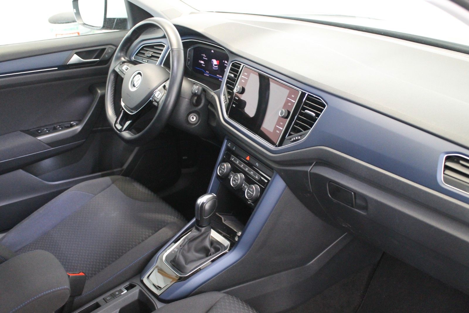 Volkswagen T-Roc United - Samsaru's Car Outlet