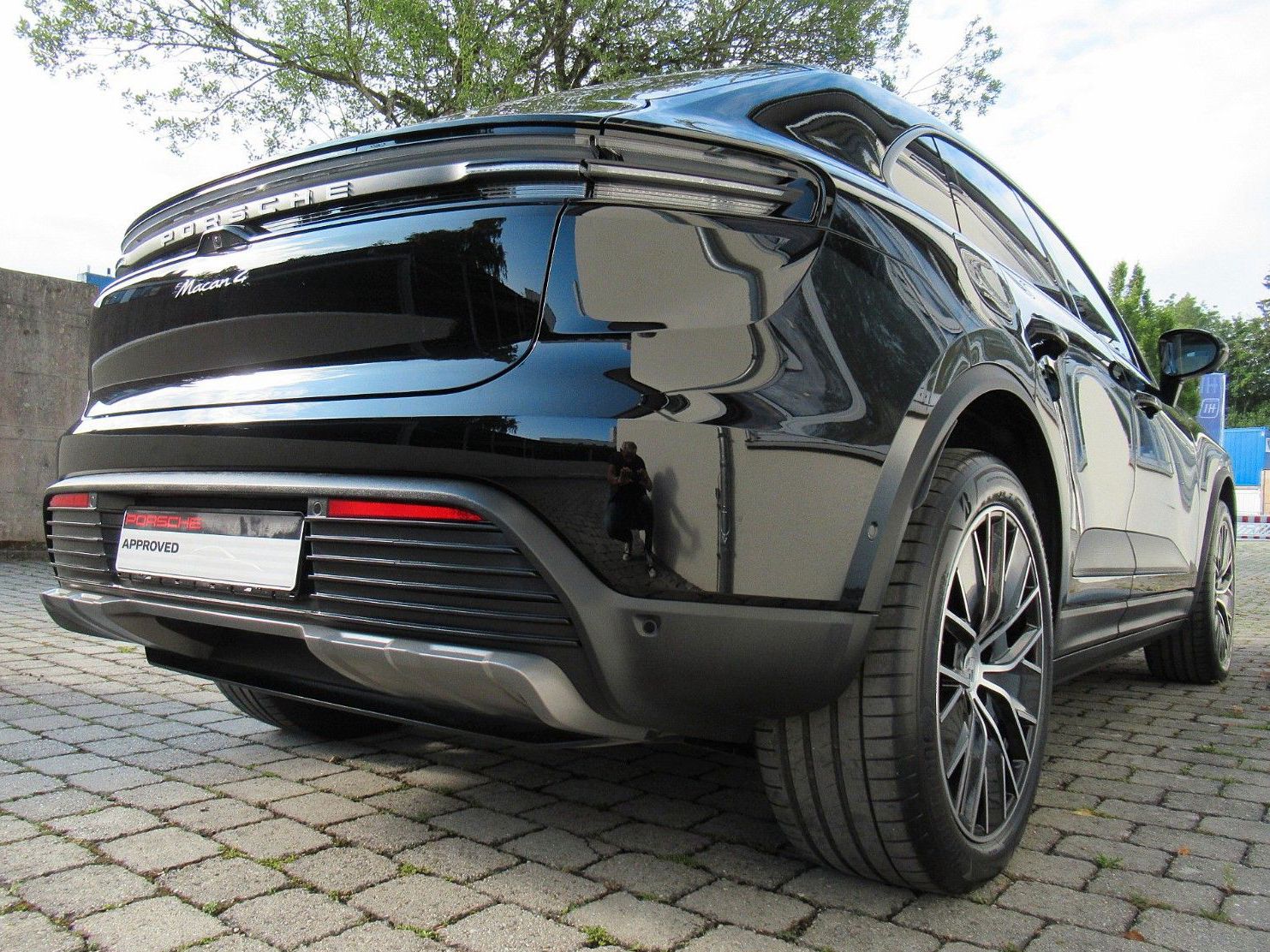 Porsche MACAN 4e - Samsaru's Car Outlet