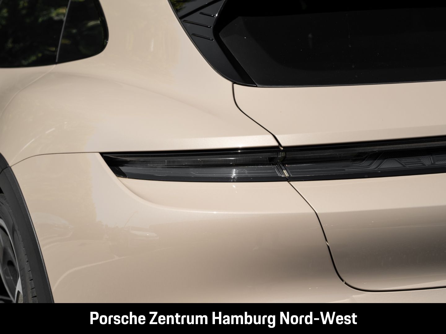 Porsche Taycan Turbo S Cross Turismo Burmester HUD PDCC