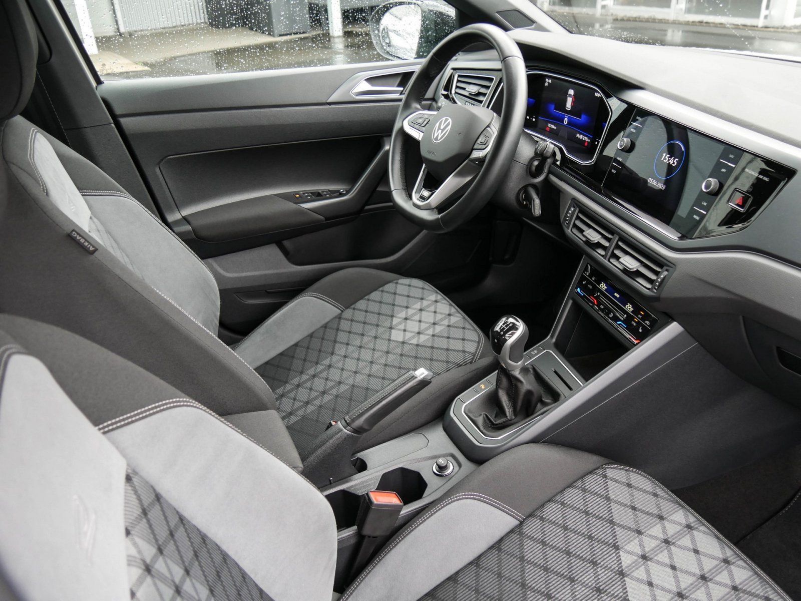 Volkswagen Taigo 1.0 TSI R-Line - Samsaru's Car Outlet