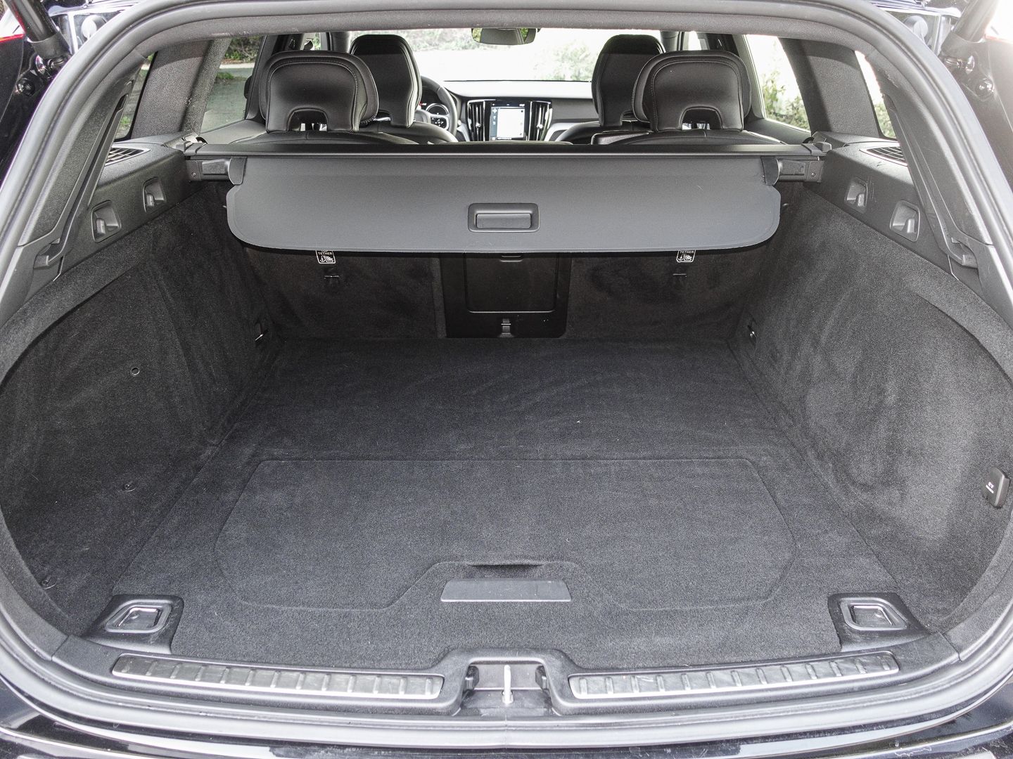 Volvo V60 R Design Recharge Plug-In Hybrid AWD AHK Nav