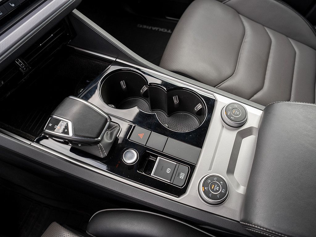 Volkswagen Touareg 3.0 V6 TDI R-Line - Samsaru's Car Outlet