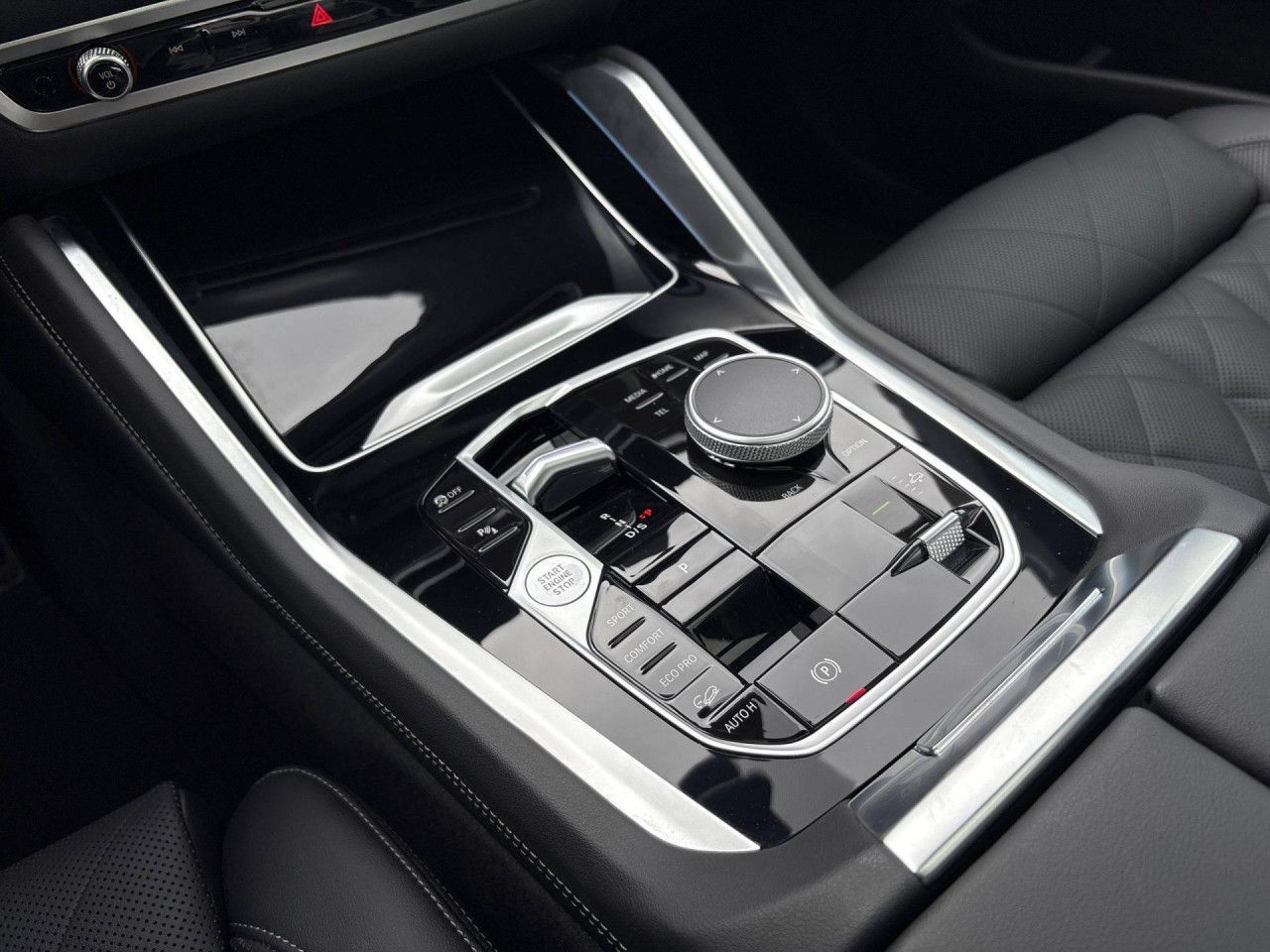 BMW X6 xDr 30dA M SPORT PRO Pano,AHK,StHz,KomSi,H/K