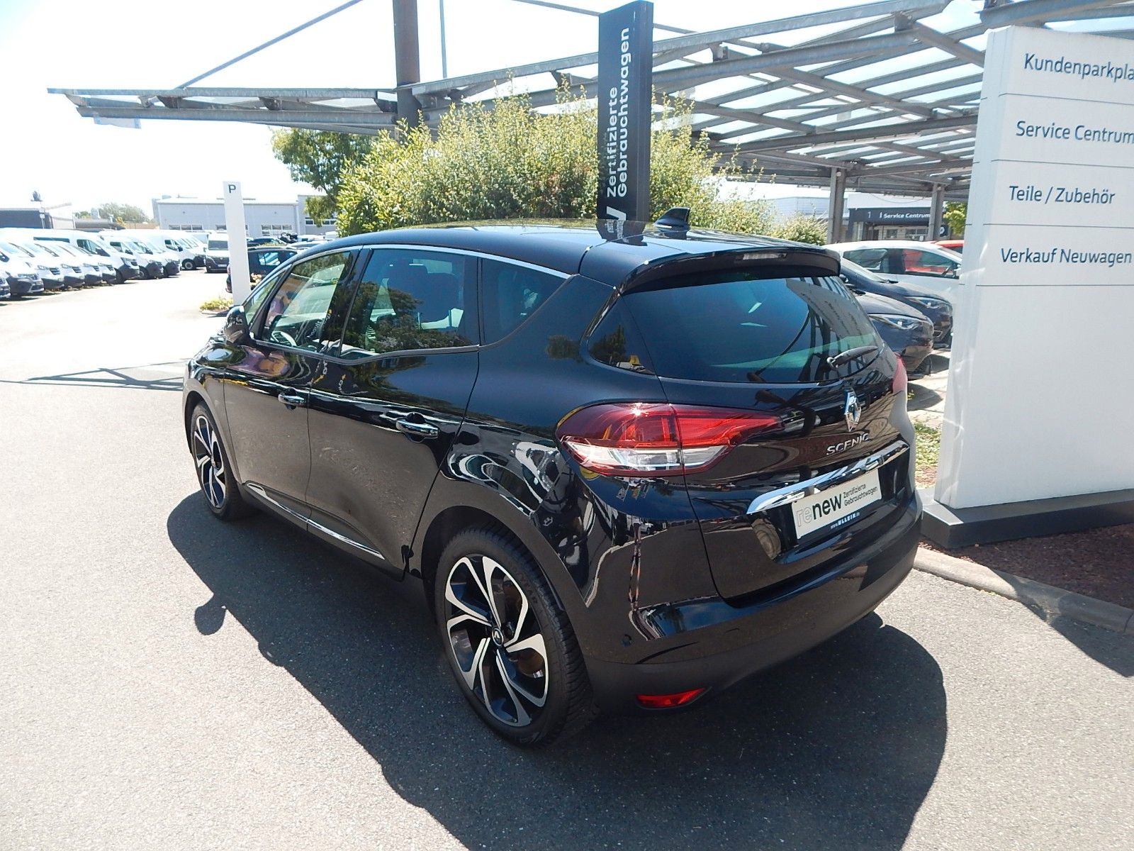 Renault Scenic TCe 140 Black Edition - Samsaru's Car Outlet