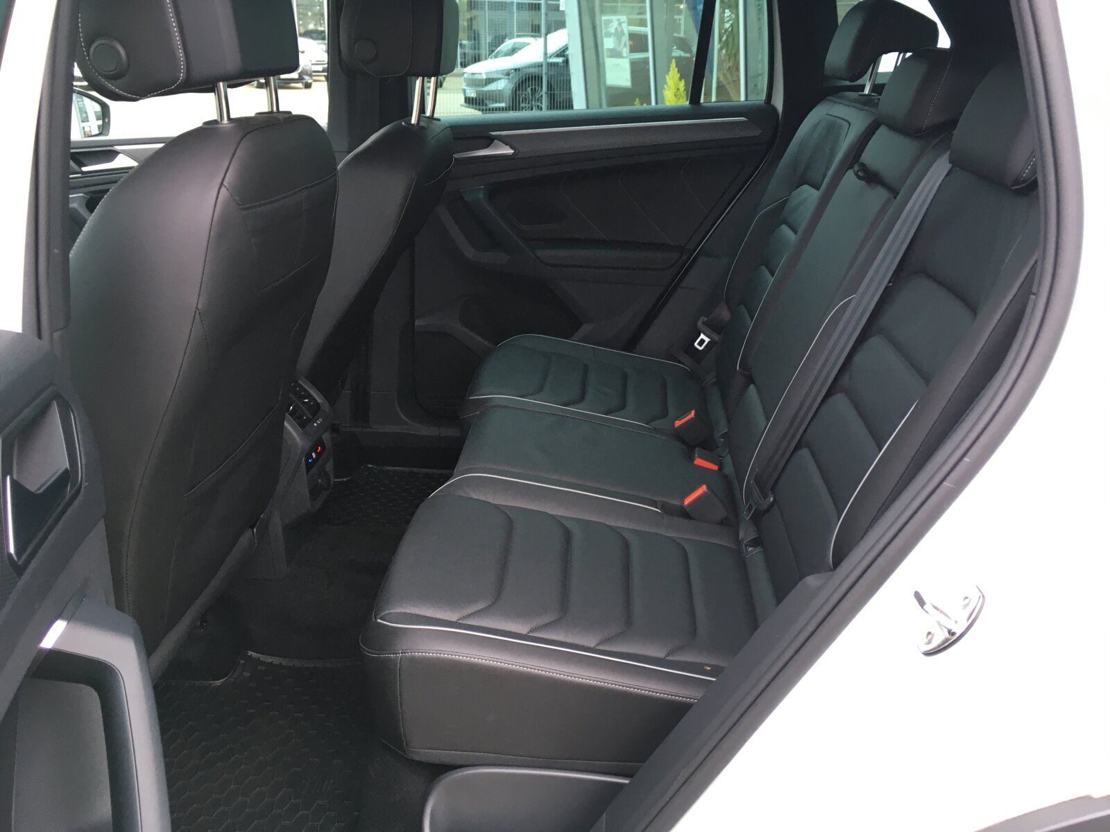 Volkswagen Tiguan R-Line 2.0 TDI 4Motion Leder+Soundsystem+