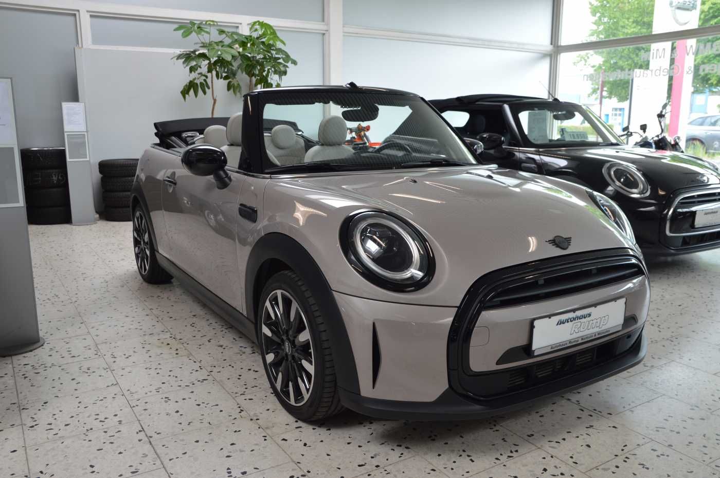 MINI CABRIO Cooper Classic - Samsaru's Car Outlet